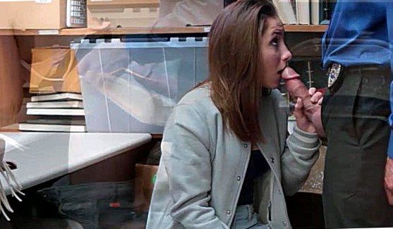 Смотрите Порнуху: Angelina Valentine трахнулась на фоне байка