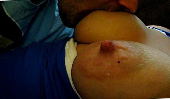Покажи Порно: Тёлочка попивает коктейли и расслабляется на солнышке, но чего-то не хватает малышке