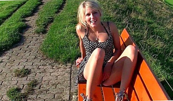 Загрузили Порнуху видео: Пышка в чулках получила кремпай после траха в пилотку