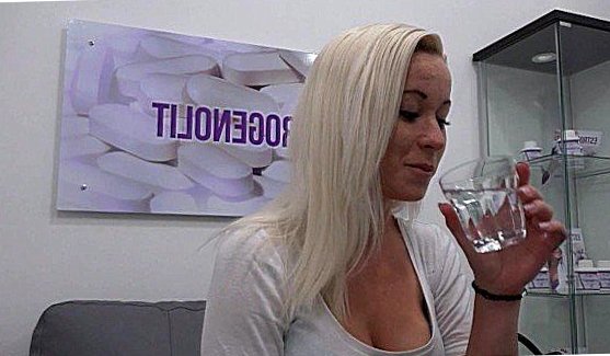 Порно с Сюжетом: Она сама напросится на секс в анус и не будет возражать когда мужик глубоко натянет ее зад